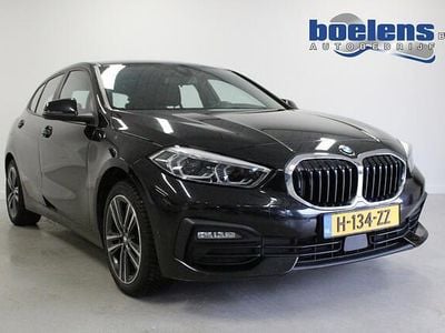 Zwart Gebruikt 2020 BMW 118 Executive Hatchback | € 16.987 (Goede deal)
