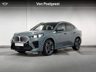 Cape york green (donker groen) Gebruikt 2024 BMW iX2 M Sport SUV | € 41.899 (Eerlijke prijs)