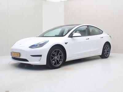 Wit Gebruikt 2021 Tesla Model 3 Standard Range Sedan | € 22.400 (Eerlijke prijs)