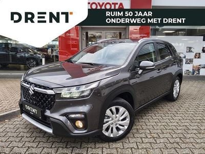 Grijs (metallic) Occasion 2025 Suzuki SX4 S-Cross SUV | € 27.995 (Eerlijke prijs)