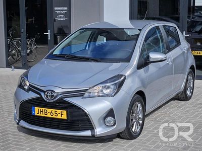 Grijs Gebruikt 2017 Toyota Yaris Edition-S Hatchback | € 13.949 (Eerlijke prijs)