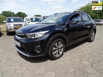 Zwart (metallic) Occasion 2022 Kia Stonic Urban SUV | € 15.950 (Goede deal)