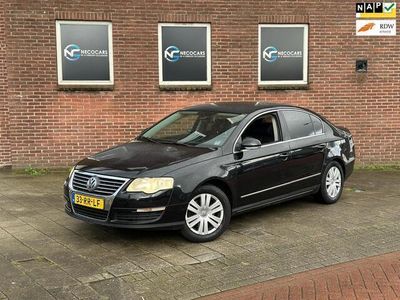 tweedehands VW Passat 2.0 FSI Highline / RIJDT SCHAKELT GOED / HALF LEDER