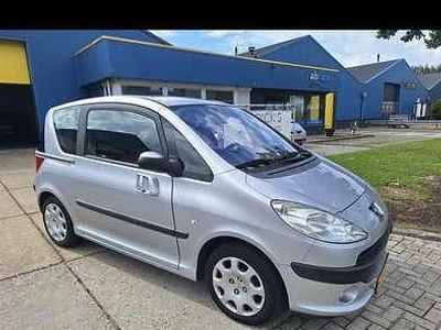Occasion Peugeot 1007 116 PK (85 kW) 2006 Zilver MPV