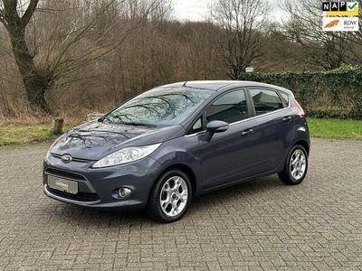 tweedehands Ford Fiesta 1.25 Titanium 82pk! PDC I CLIMA I UNIEKE KLEUR I VOL OPTIES!