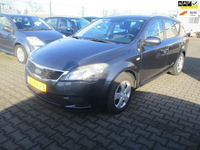 tweedehands Kia Ceed Cee'd1.4 CVVT X-tra AIRCO-CRUIS CONTR-NAVIGAIE