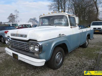 tweedehands Ford F100 V8 pick-up uit de USA met title en invoerpapieren.