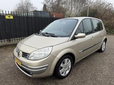 Beige Gebruikt 2006 Renault Scénic II Luxe MPV | € 950 (Goede deal)