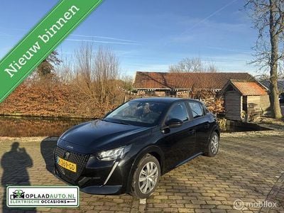 Zwart Occasion 2020 Peugeot e-208 Active Hatchback | € 14.445 (Eerlijke prijs)