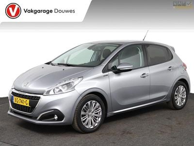 Grijs Gebruikt 2018 Peugeot 208 Signature Sky Hatchback | € 11.950 (Eerlijke prijs)
