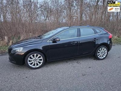 Zwart Gebruikt 2013 Volvo V40 Momentum Hatchback | € 7.950 (Eerlijke prijs)
