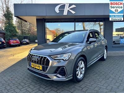 Grijs (metallic) Gebruikt 2022 Audi Q3 Ambiente SUV | € 35.880 (Goede deal)