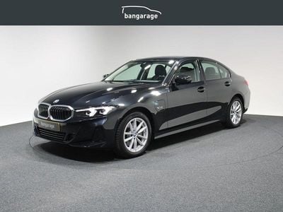 Zwart (metallic) Occasion 2023 BMW 320e Sedan | € 32.995 (Goede deal)