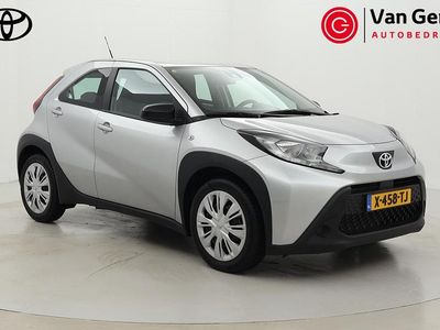 Grijs (metallic) Occasion 2024 Toyota Aygo X Play SUV | € 17.499 (Eerlijke prijs)
