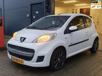 tweedehands Peugeot 107 1.0-12V Millesim 200 | NAP / AIRCO / DASHCAM / ISOFIX / RESERVEBAND / AUX / LM-VELGEN / CENTR.VERGR. / ELEKTR. RAMEN !