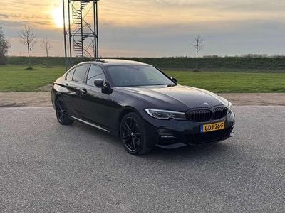 Zwart Gebruikt 2020 BMW 330e Executive Sedan | € 33.999 (Eerlijke prijs)