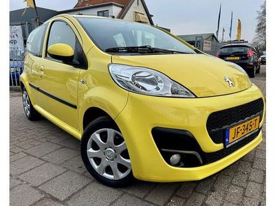 Geel, metallic lak Gebruikt 2013 Peugeot 107 Access Hatchback | € 3.950 (Eerlijke prijs)