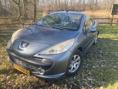 Grijs (metallic) Gebruikt 2008 Peugeot 207 CC Cabriolet | € 2.250 (Eerlijke prijs)