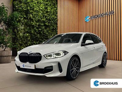 Wit Gebruikt 2020 BMW 118 Executive Hatchback | € 22.700 (Eerlijke prijs)