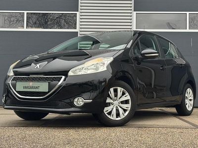 Zwart Gebruikt 2014 Peugeot 208 Envy Hatchback | € 6.950 (Eerlijke prijs)