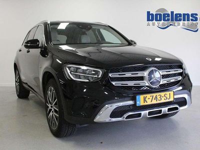 Zwart (metallic) Occasion 2021 Mercedes GLC300e Business SUV | € 30.789 (Super prijs)