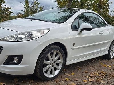 Wit (metallic) Gebruikt 2011 Peugeot 207 CC Roland Garros Cabriolet | € 6.950 (Duur)