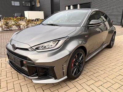 Grijs Gebruikt 2024 Toyota Yaris Premium Hatchback | € 54.900