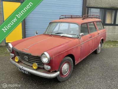 tweedehands Peugeot 404 Familiale 1.6 1963 rood 7 persoons 1ste serie