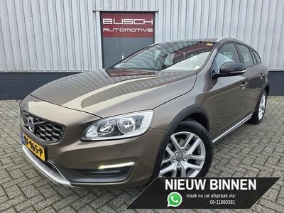 Bruin (metallic) Gebruikt 2016 Volvo V60 CC Summum Stationwagen | € 19.995 (Duur)