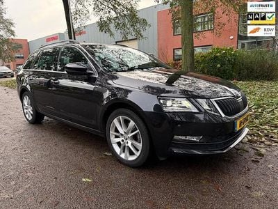 Zwart (metallic) Occasion 2020 Skoda Octavia Business Line Stationwagen | € 12.999 (Goede deal)