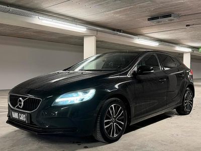 Zwart Occasion 2019 Volvo V40 Inscription MPV | € 15.500 (Duur)