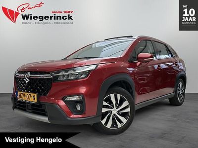 Rood (metallic) Occasion 2023 Suzuki SX4 S-Cross Style SUV | € 25.439 (Eerlijke prijs)