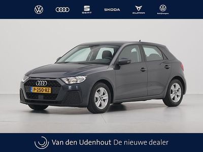 Grijs (metallic) Gebruikt 2022 Audi A1 Sportback Proline Hatchback | € 18.950 (Eerlijke prijs)