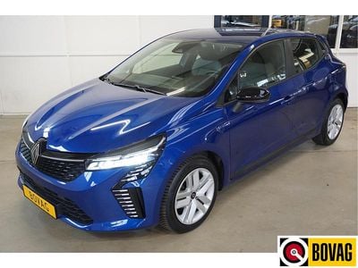 Blauw Gebruikt 2024 Renault Clio V Evolution Hatchback | € 16.995 (Eerlijke prijs)
