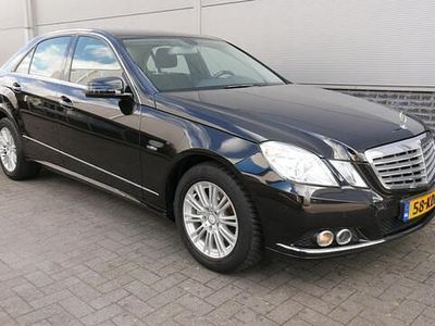 Zwart, metallic lak Occasion 2009 Mercedes E200 Elegance Sedan | € 12.750 (Duur)
