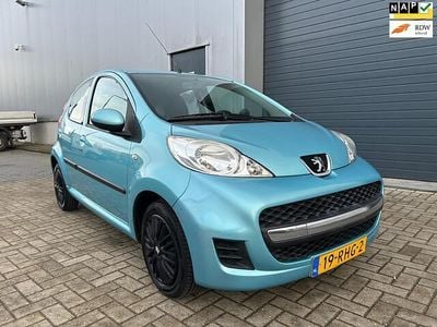 Blauw (metallic) Gebruikt 2011 Peugeot 107 Hatchback | € 3.499 (Goede deal)