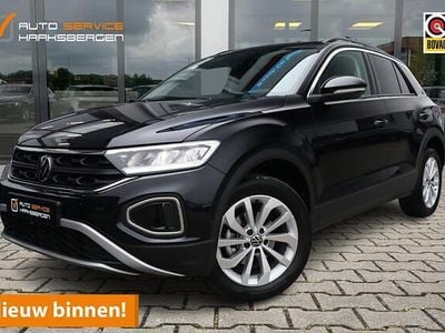 Zwart (metallic) Gebruikt 2025 VW T-Roc Life SUV | € 33.900 (Goede deal)