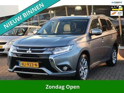 Grijs (metallic) Occasion 2015 Mitsubishi Outlander P-HEV Edition SUV | € 12.945 (Eerlijke prijs)