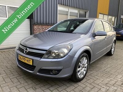 Grijs Gebruikt 2004 Opel Astra Enjoy Hatchback | € 2.649 (Eerlijke prijs)