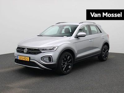 Grijs Occasion 2024 VW T-Roc Life SUV | € 25.900 (Goede deal)