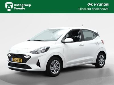 Atlas white Occasion 2024 Hyundai i10 Comfort Hatchback | € 15.450 (Eerlijke prijs)