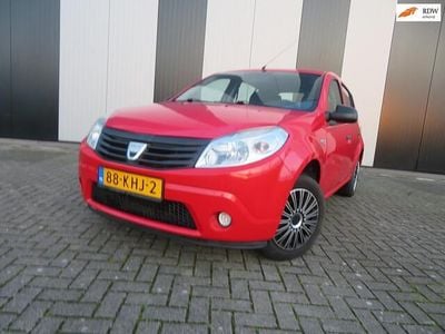Rood Gebruikt 2009 Dacia Sandero Hatchback | € 1.650 (Eerlijke prijs)