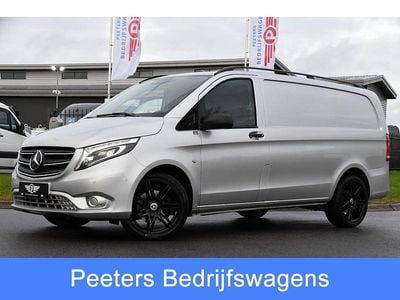 Zilver (metallic) Gebruikt 2022 Mercedes Vito Edition Van | € 29.950 (Eerlijke prijs)