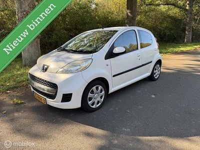 Wit Gebruikt 2011 Peugeot 107 Hatchback | € 2.495 (Iets duurder)