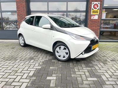 Occasion Toyota Aygo X-play 69 PK (50 kW) 2017 Wit Hatchback