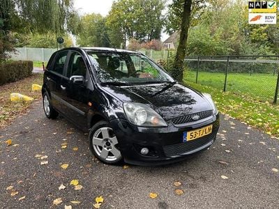 Zwart Gebruikt 2006 Ford Fiesta Futura Hatchback | € 2.099 (Eerlijke prijs)
