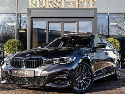 Grijs (metallic) Occasion 2021 BMW 320e Executive Stationwagen | € 33.900 (Iets duurder)