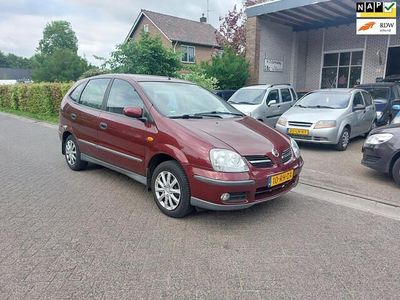 Nissan Almera Tino