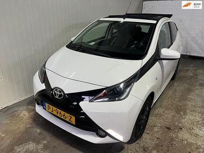 Wit Gebruikt 2014 Toyota Aygo X-wave Hatchback | € 7.999 (Eerlijke prijs)