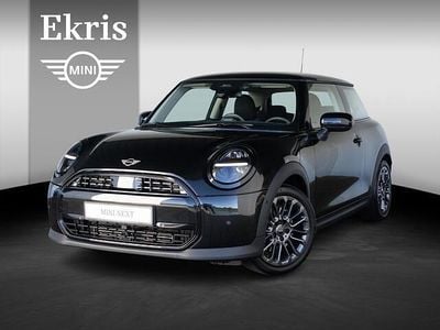 Occasion Mini Cooper Essential 156 PK (114 kW) 2024 Zwart Hatchback